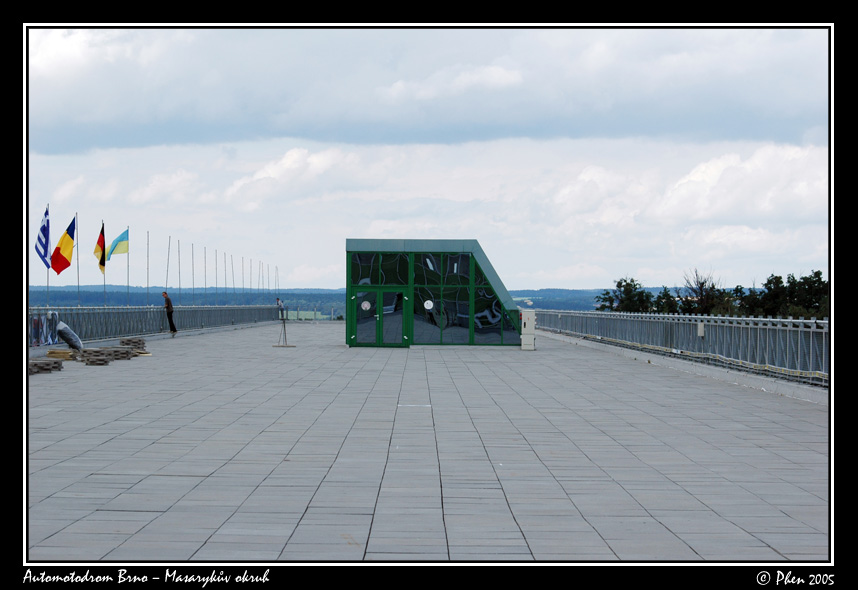 StĹ™echna nad tiskovĹľm stĹ™ediskem
