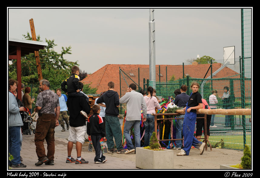Mlade_hody_09_staveni_maje_015.jpg