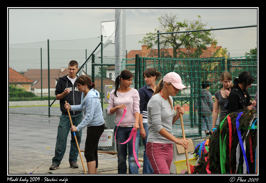 Mlade_hody_09_staveni_maje_017.jpg