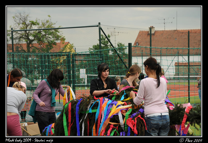 Mlade_hody_09_staveni_maje_019.jpg