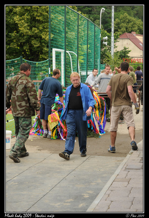 Mlade_hody_09_staveni_maje_038.jpg