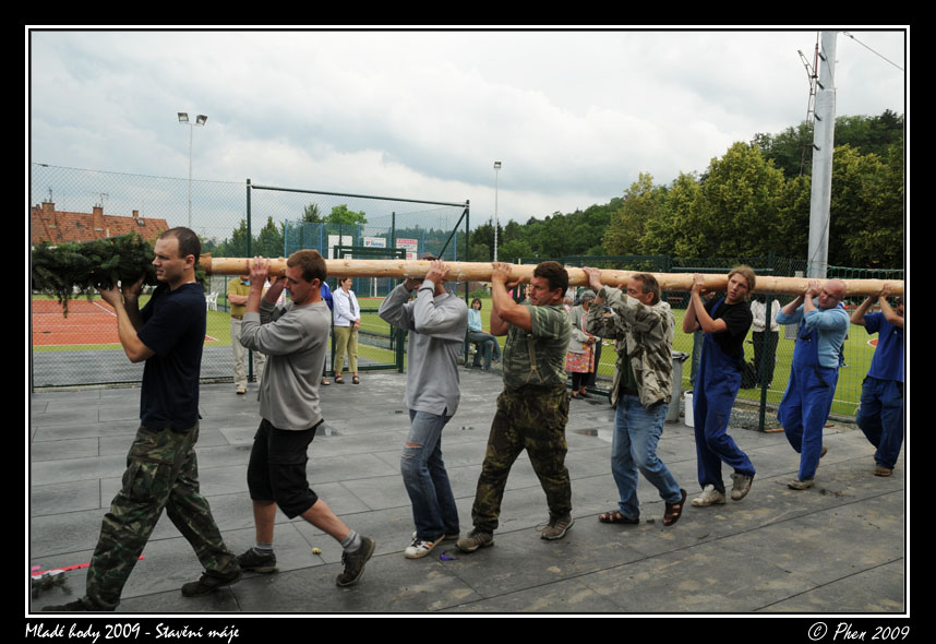 Mlade_hody_09_staveni_maje_042.jpg