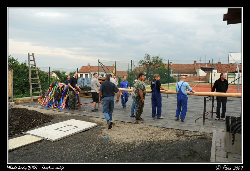 Mlade_hody_09_staveni_maje_049.jpg