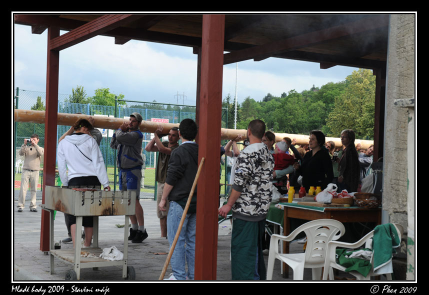 Mlade_hody_09_staveni_maje_054.jpg
