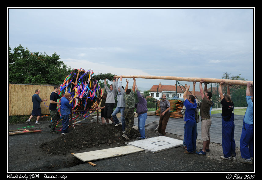 Mlade_hody_09_staveni_maje_067.jpg