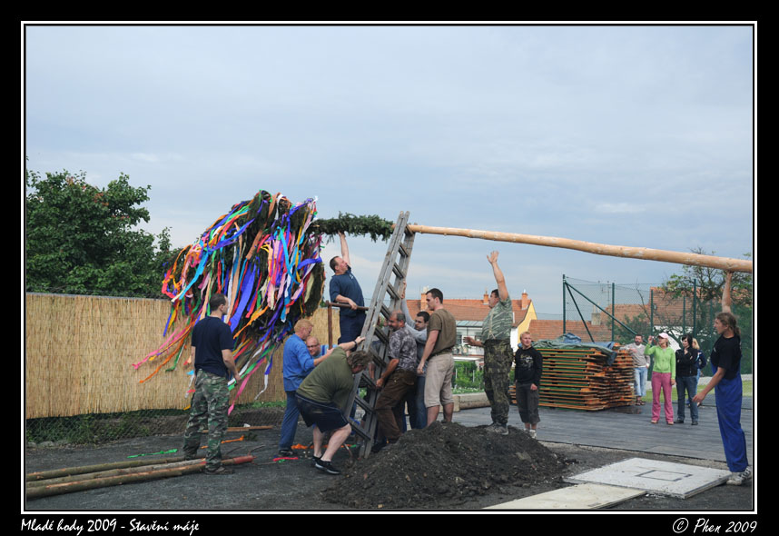 Mlade_hody_09_staveni_maje_077.jpg