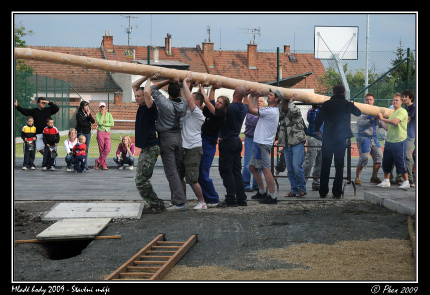 Mlade_hody_09_staveni_maje_088.jpg