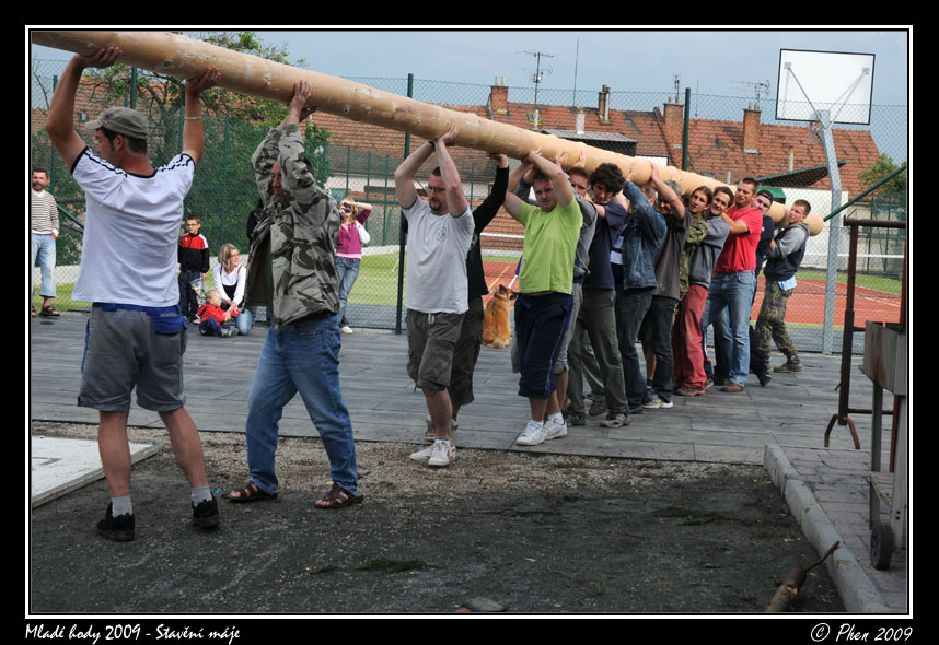 Mlade_hody_09_staveni_maje_090.jpg