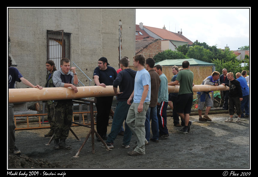 Mlade_hody_09_staveni_maje_100.jpg