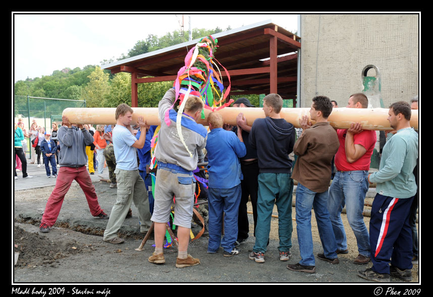 Mlade_hody_09_staveni_maje_104.jpg