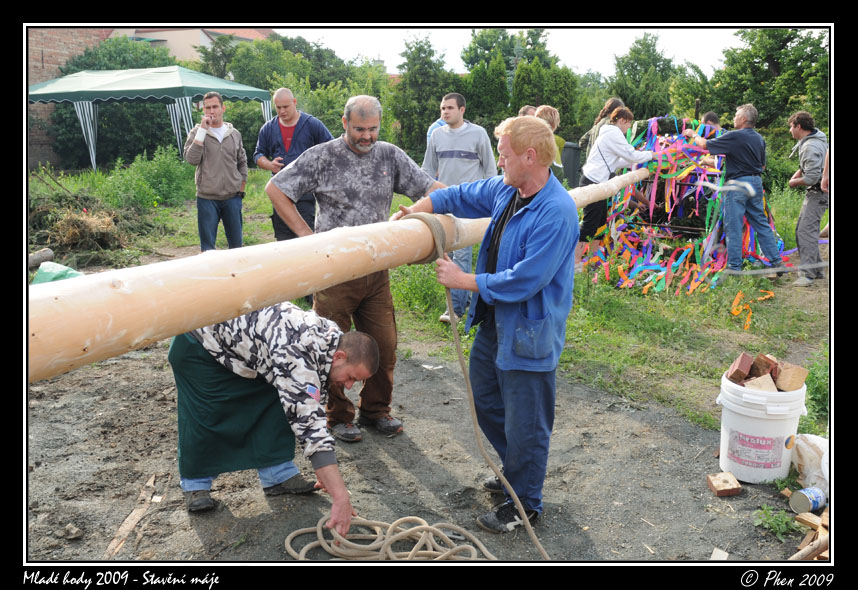 Mlade_hody_09_staveni_maje_118.jpg