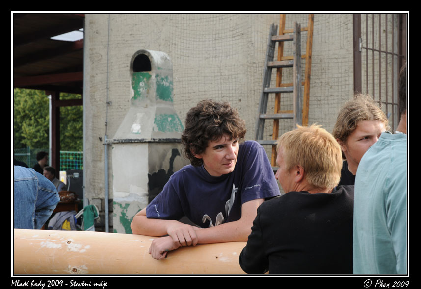 Mlade_hody_09_staveni_maje_120.jpg