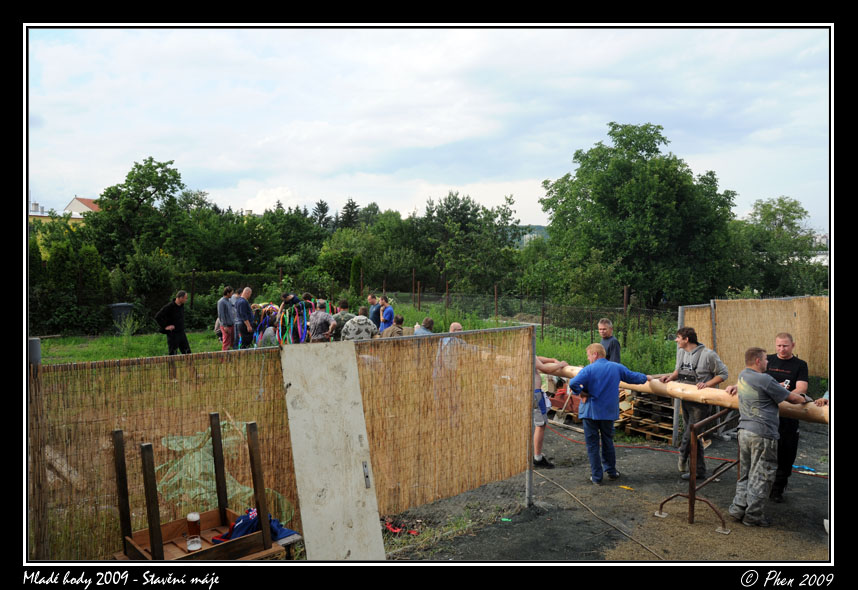 Mlade_hody_09_staveni_maje_131.jpg