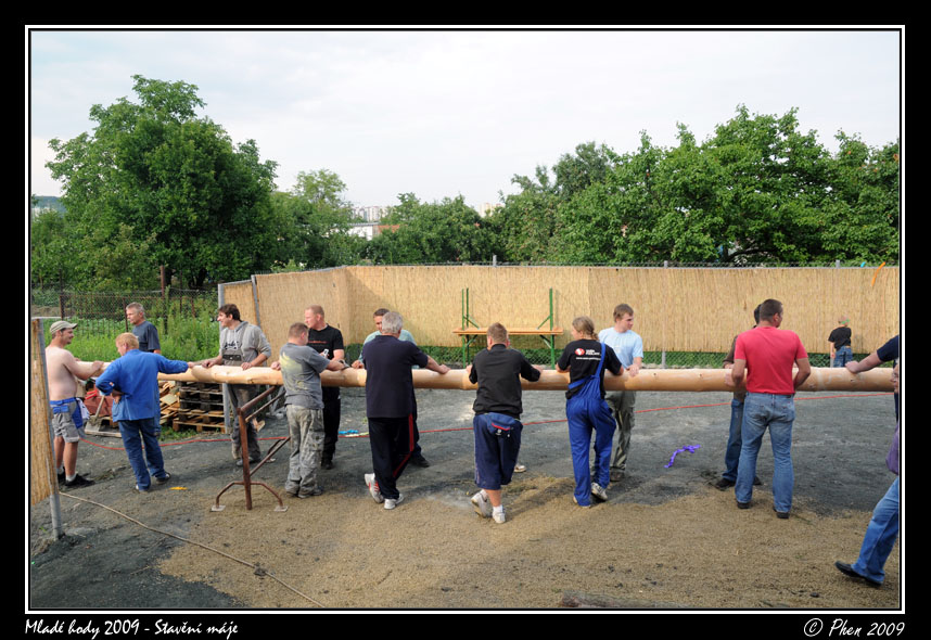 Mlade_hody_09_staveni_maje_132.jpg