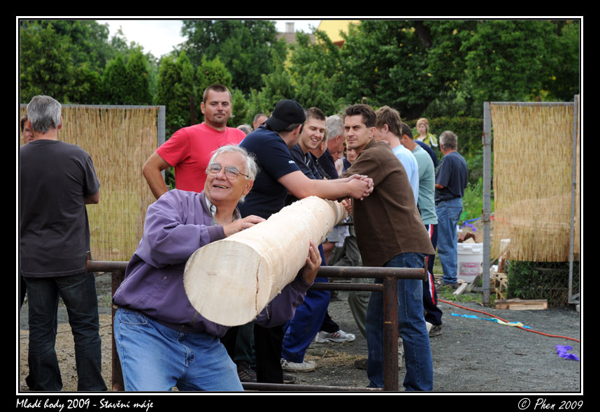 Mlade_hody_09_staveni_maje_137.jpg