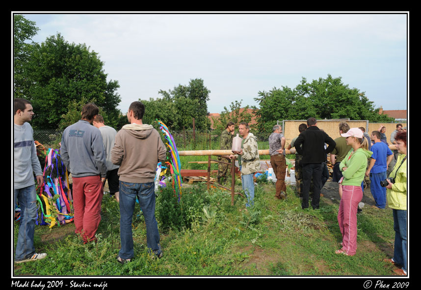 Mlade_hody_09_staveni_maje_143.jpg