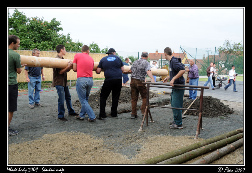 Mlade_hody_09_staveni_maje_148.jpg