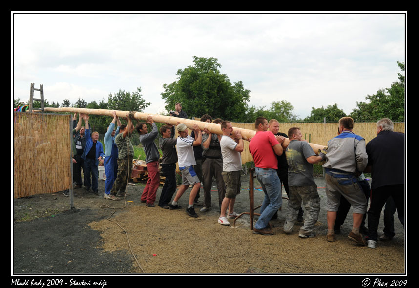 Mlade_hody_09_staveni_maje_156.jpg