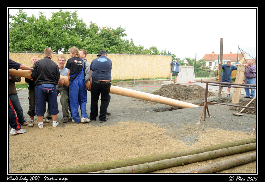 Mlade_hody_09_staveni_maje_158.jpg