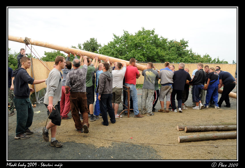 Mlade_hody_09_staveni_maje_163.jpg