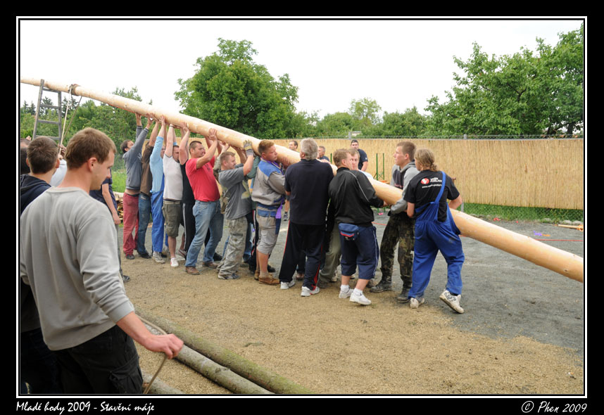 Mlade_hody_09_staveni_maje_165.jpg