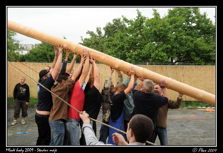 Mlade_hody_09_staveni_maje_179.jpg