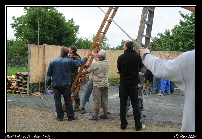 Mlade_hody_09_staveni_maje_194.jpg
