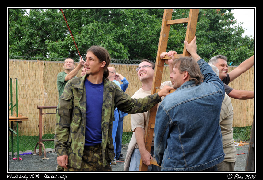 Mlade_hody_09_staveni_maje_196.jpg