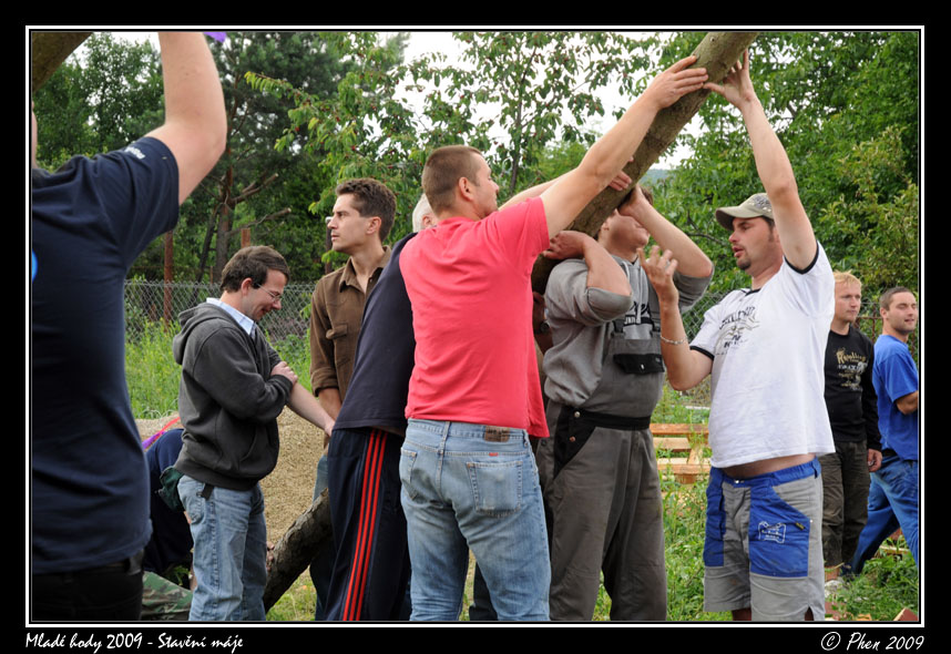 Mlade_hody_09_staveni_maje_203.jpg