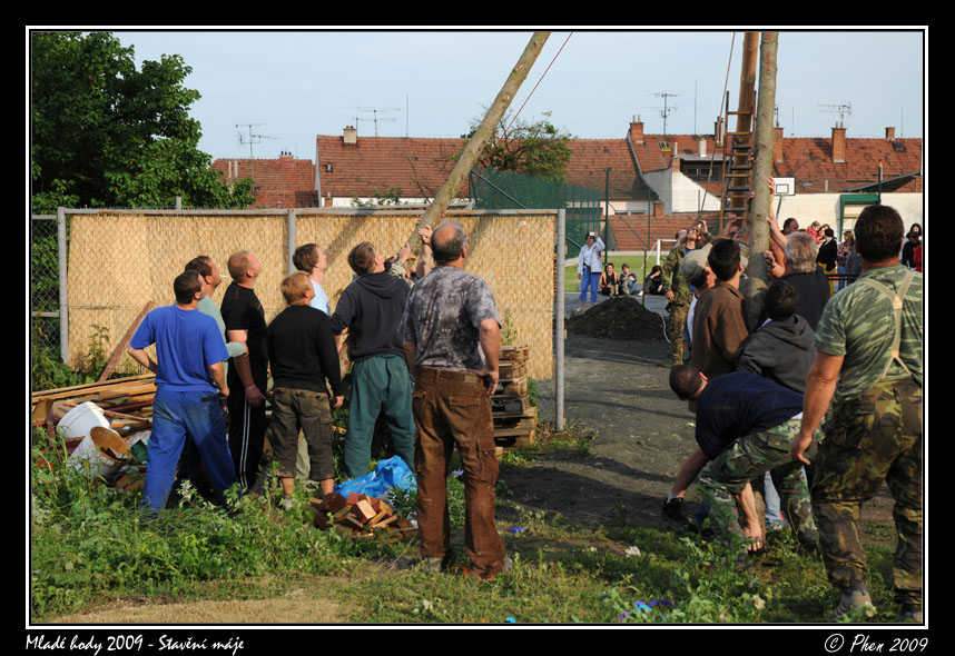 Mlade_hody_09_staveni_maje_210.jpg
