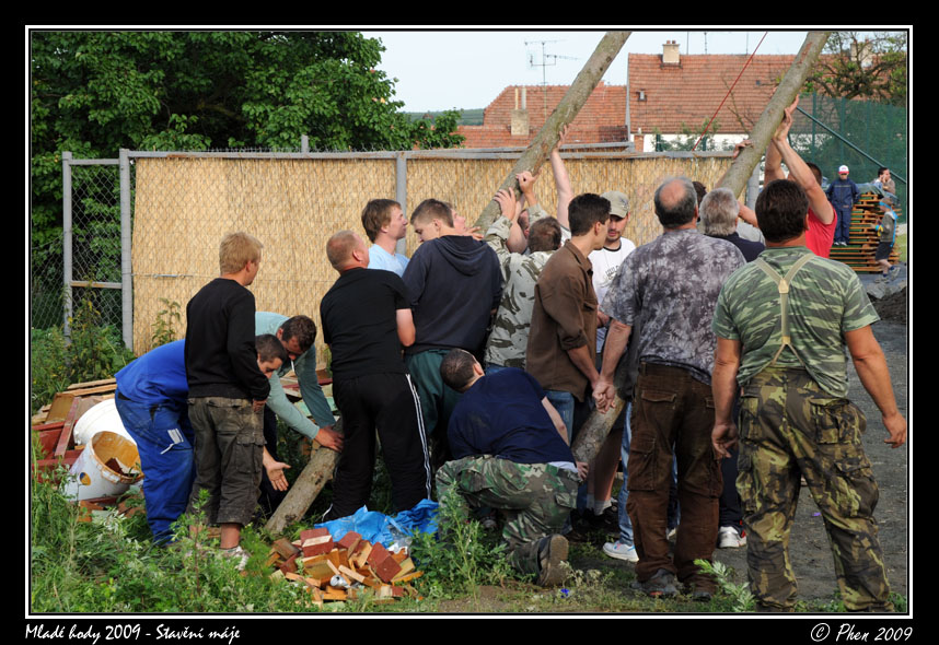 Mlade_hody_09_staveni_maje_216.jpg