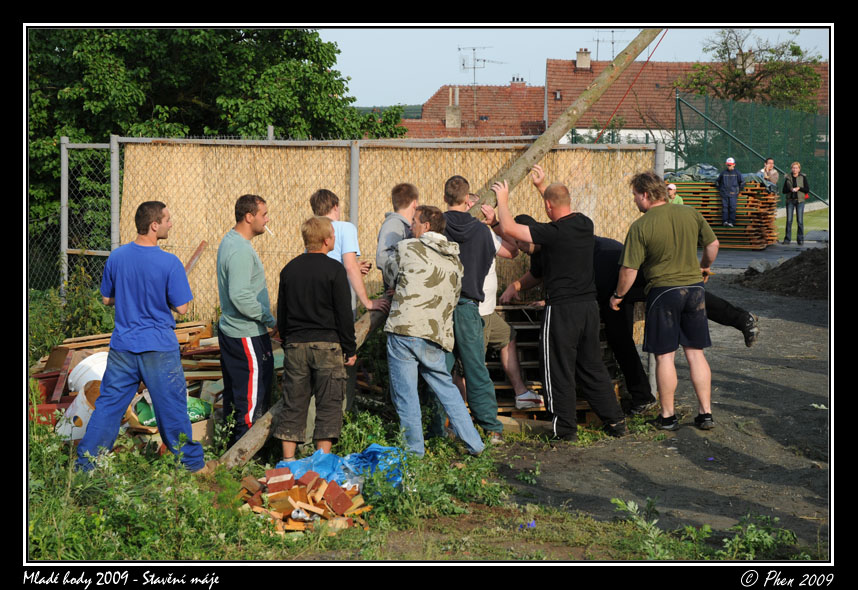 Mlade_hody_09_staveni_maje_221.jpg