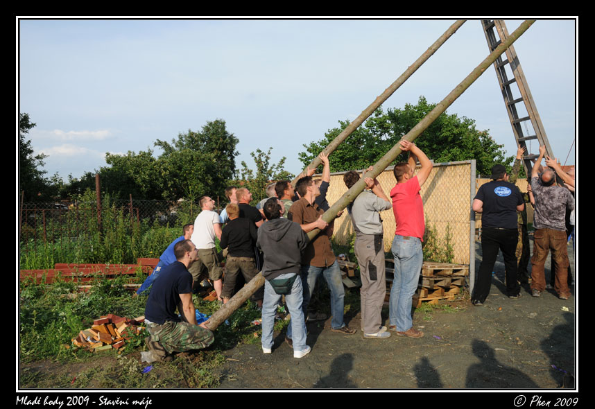 Mlade_hody_09_staveni_maje_231.jpg