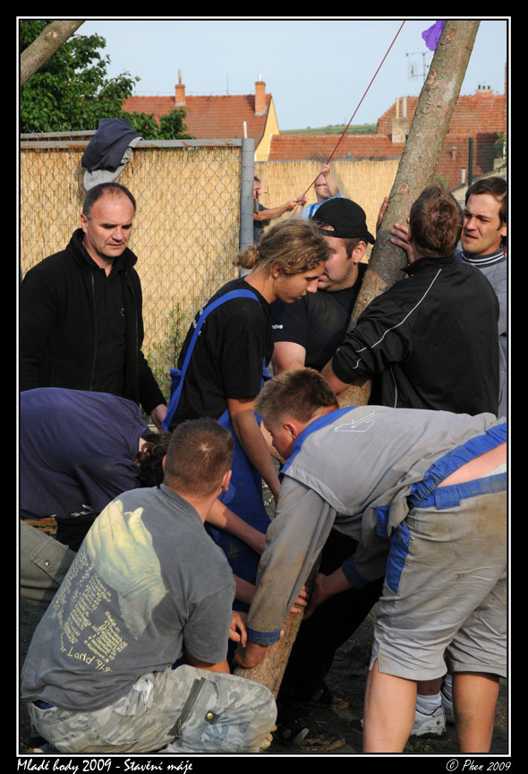 Mlade_hody_09_staveni_maje_242.jpg