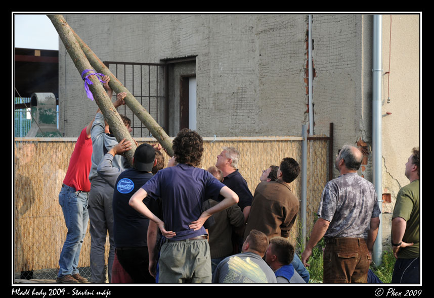 Mlade_hody_09_staveni_maje_246.jpg