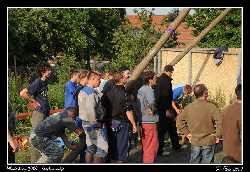 Mlade_hody_09_staveni_maje_251.jpg