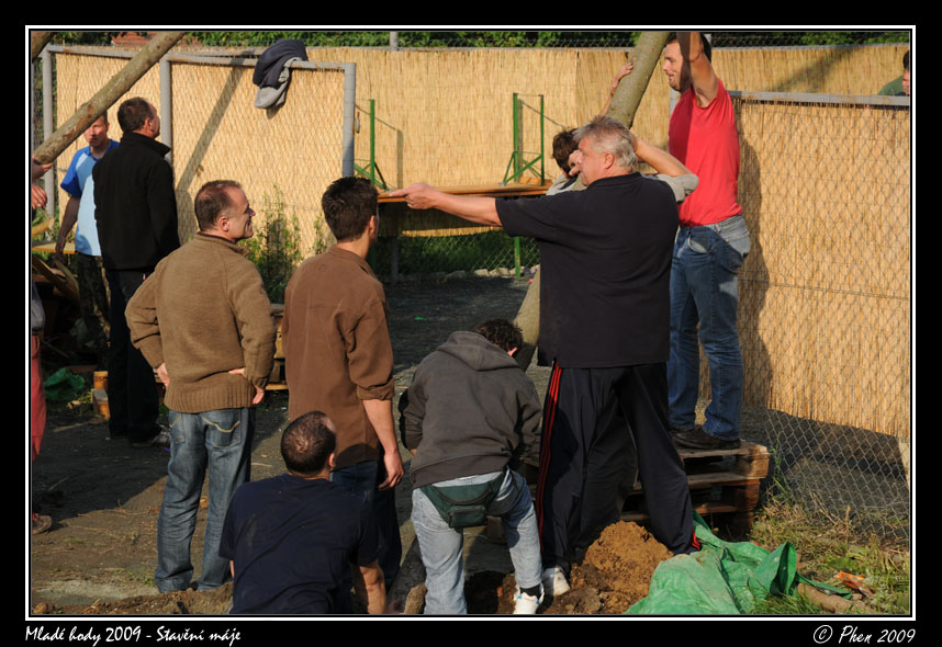 Mlade_hody_09_staveni_maje_252.jpg