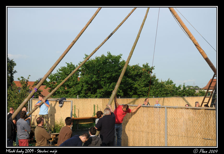 Mlade_hody_09_staveni_maje_254.jpg