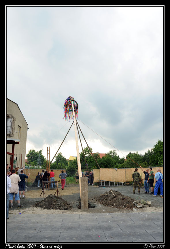 Mlade_hody_09_staveni_maje_278.jpg