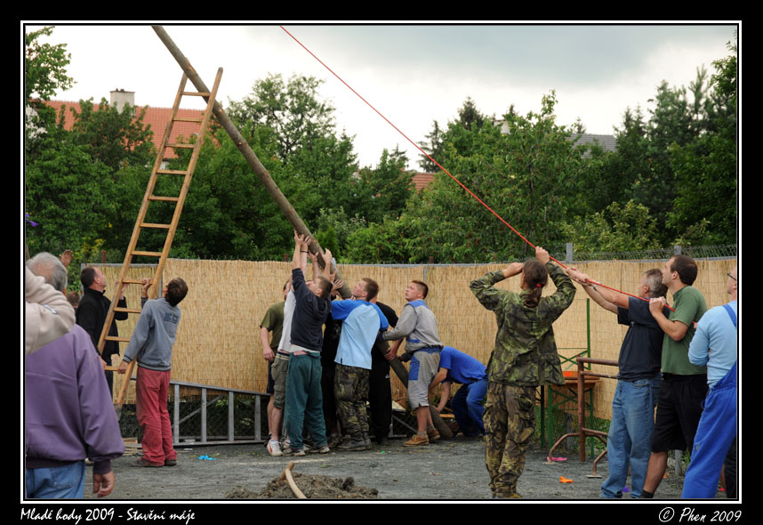 Mlade_hody_09_staveni_maje_281.jpg