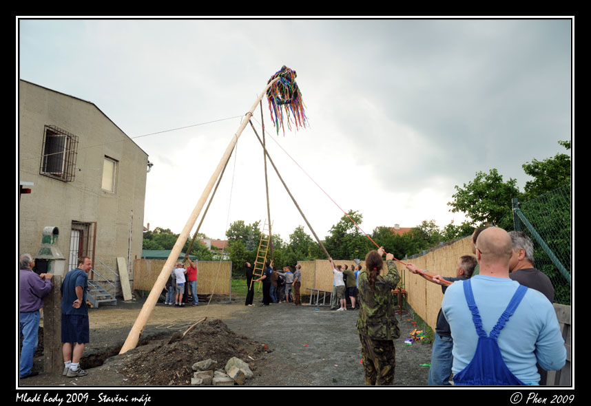 Mlade_hody_09_staveni_maje_290.jpg