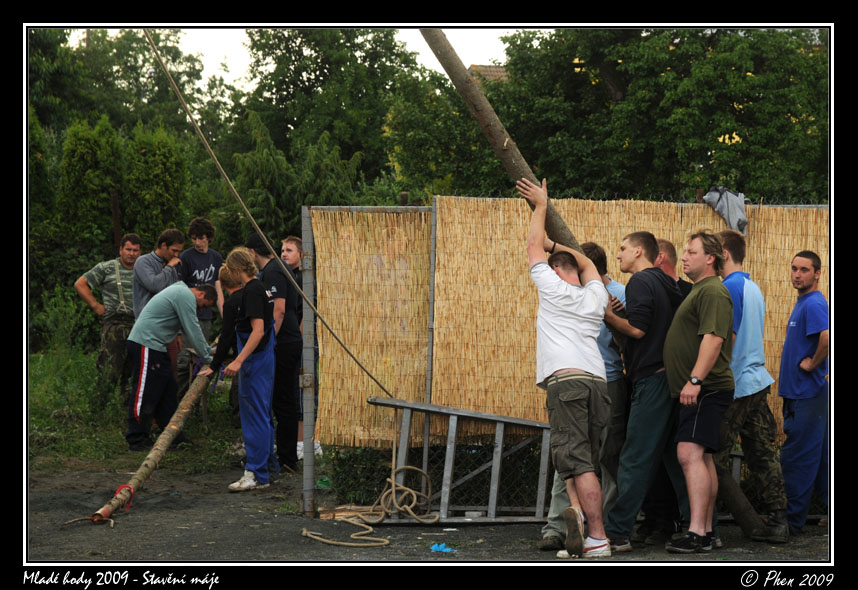 Mlade_hody_09_staveni_maje_294.jpg