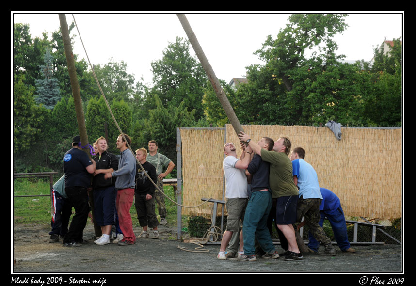 Mlade_hody_09_staveni_maje_298.jpg