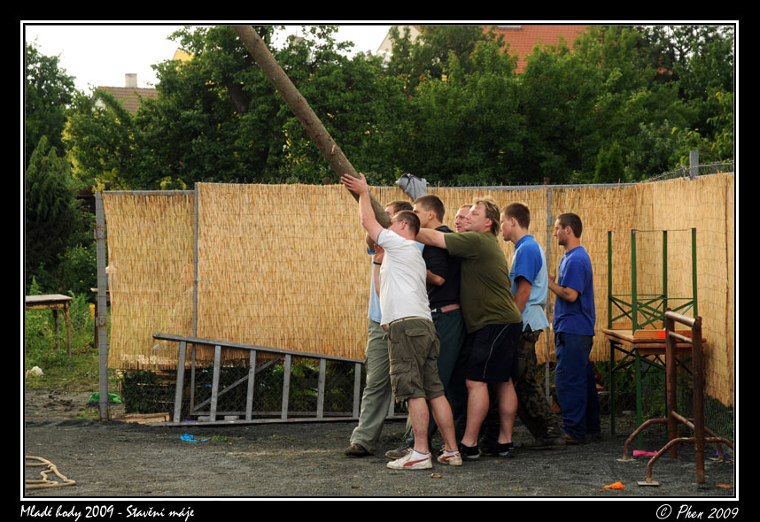 Mlade_hody_09_staveni_maje_302.jpg