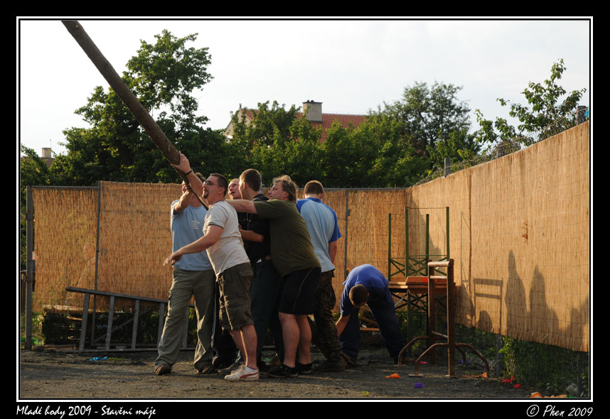 Mlade_hody_09_staveni_maje_308.jpg