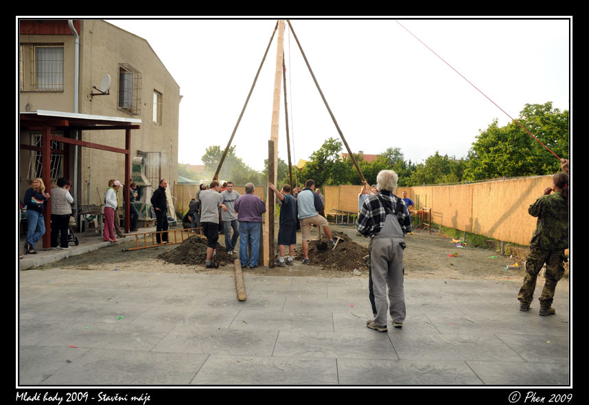 Mlade_hody_09_staveni_maje_314.jpg