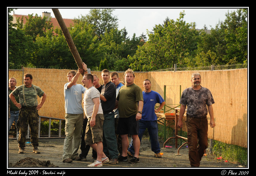 Mlade_hody_09_staveni_maje_316.jpg