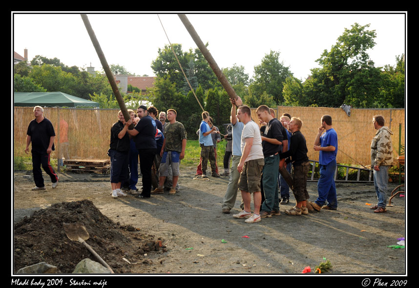 Mlade_hody_09_staveni_maje_326.jpg