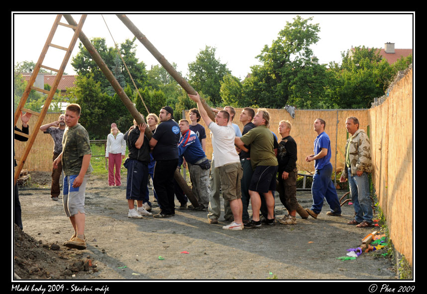 Mlade_hody_09_staveni_maje_328.jpg