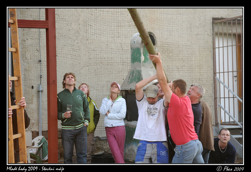 Mlade_hody_09_staveni_maje_339.jpg